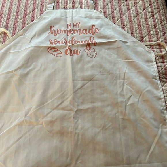 White apron- In My homemade sourdough era! - great for the bread maker- new! - Picture 3 of 4